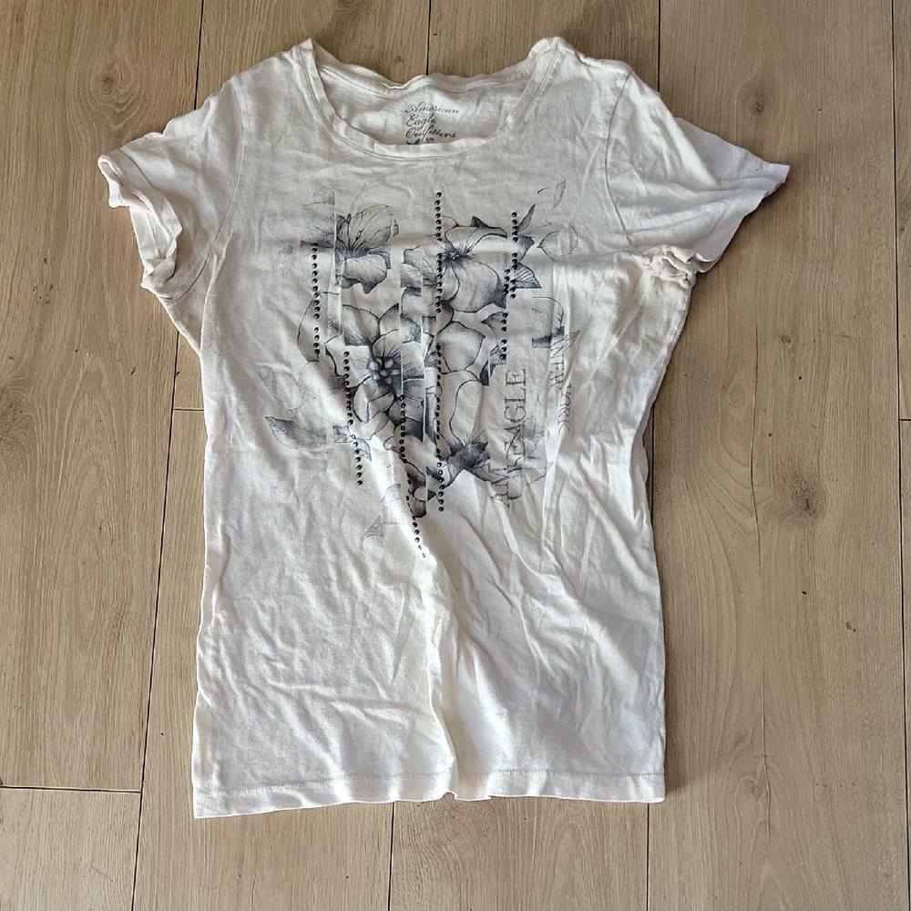 American Eagle Outfitters White Graphic Fitted Tee